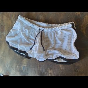 ACACIA: MESH SHORTIES